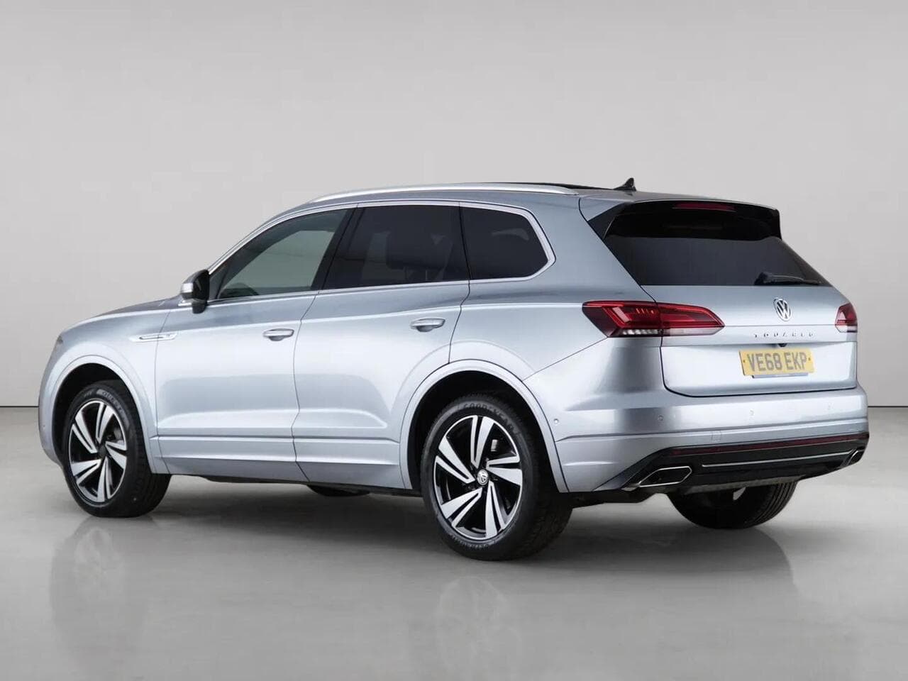 Volkswagen Touareg thumbnail Rear Left