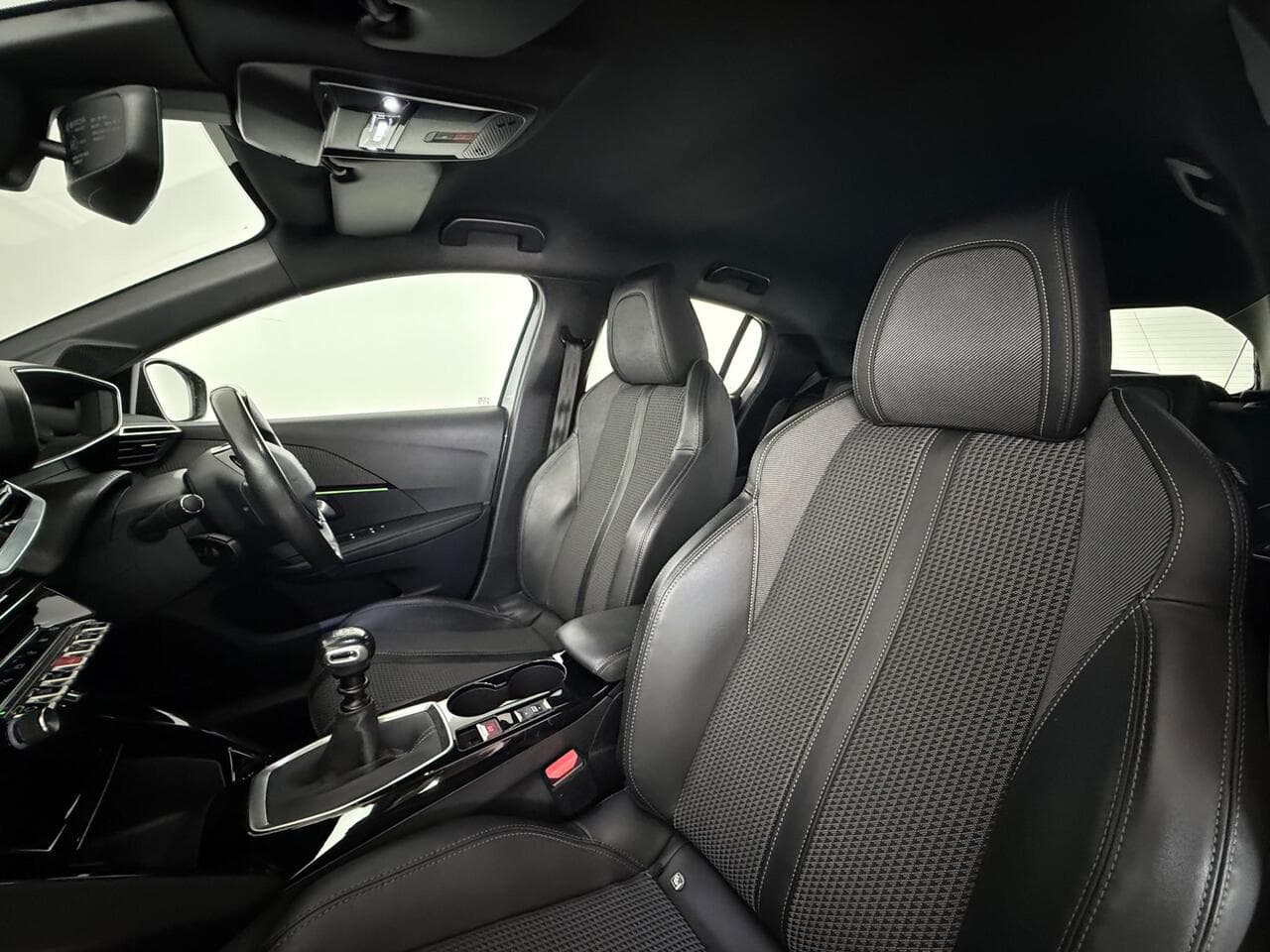 Peugeot 208 thumbnail Seat Front Passenger
