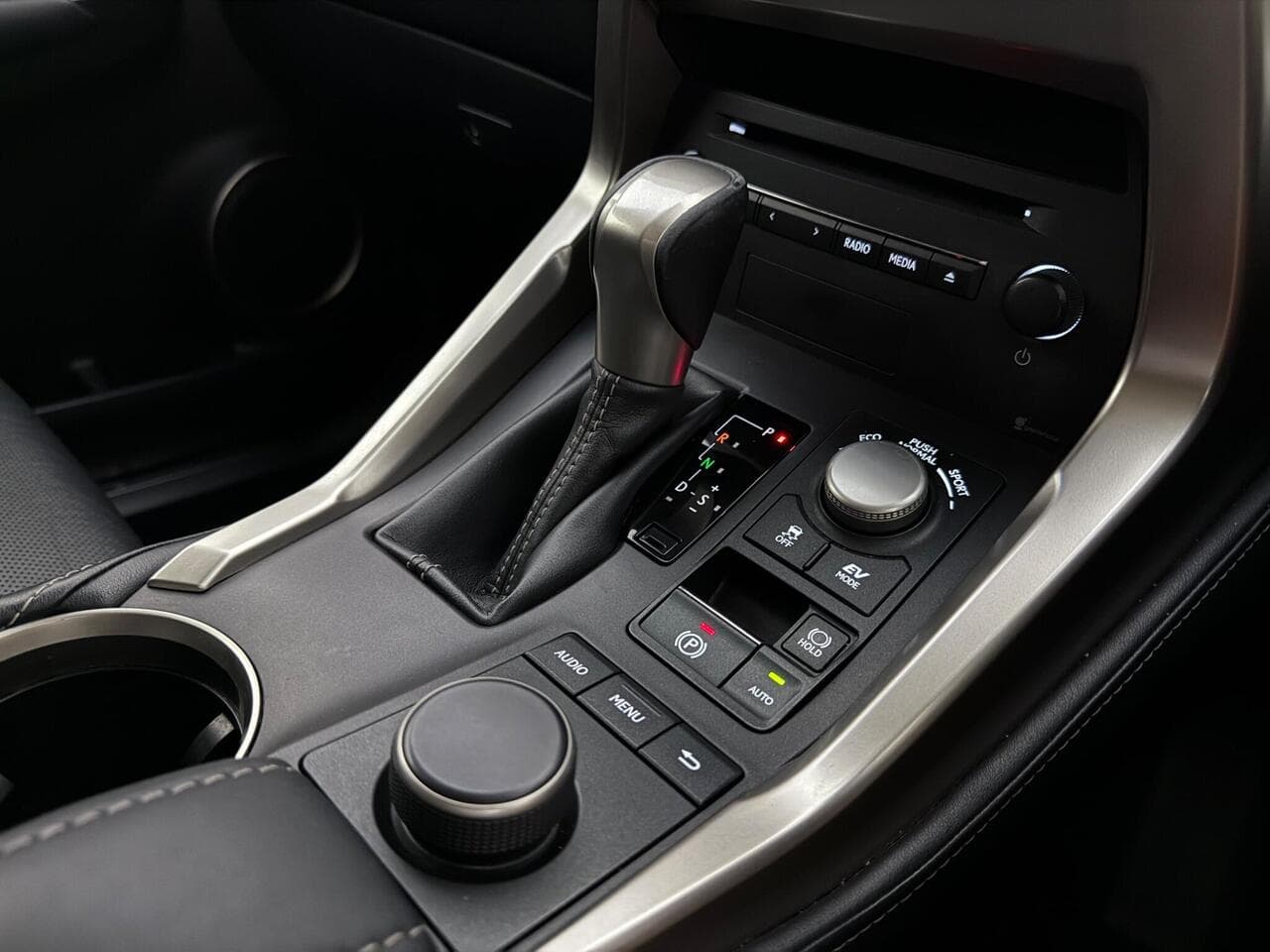 Lexus NX thumbnail Interior Front