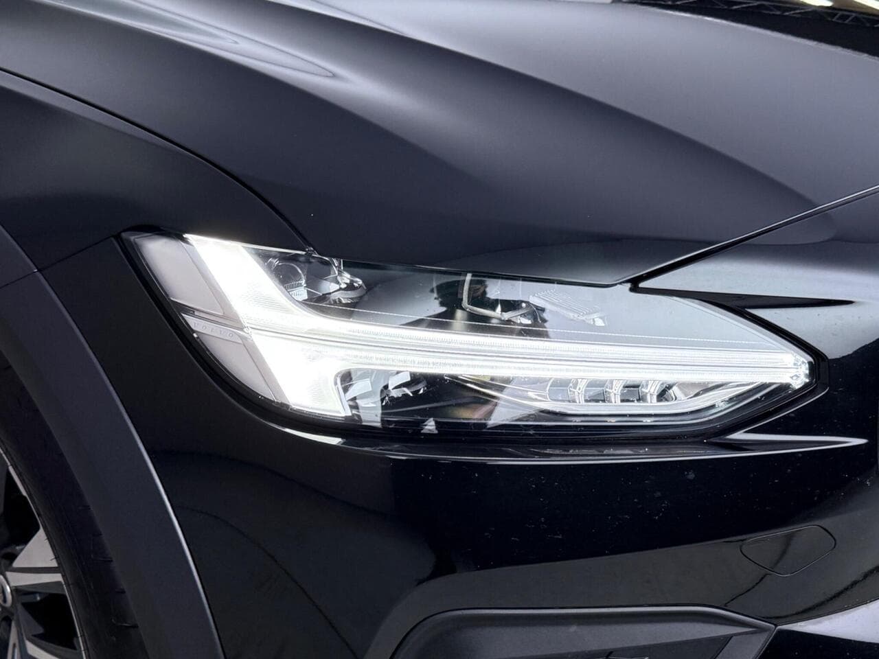 Volvo V90 Cross Country thumbnail Lights Front