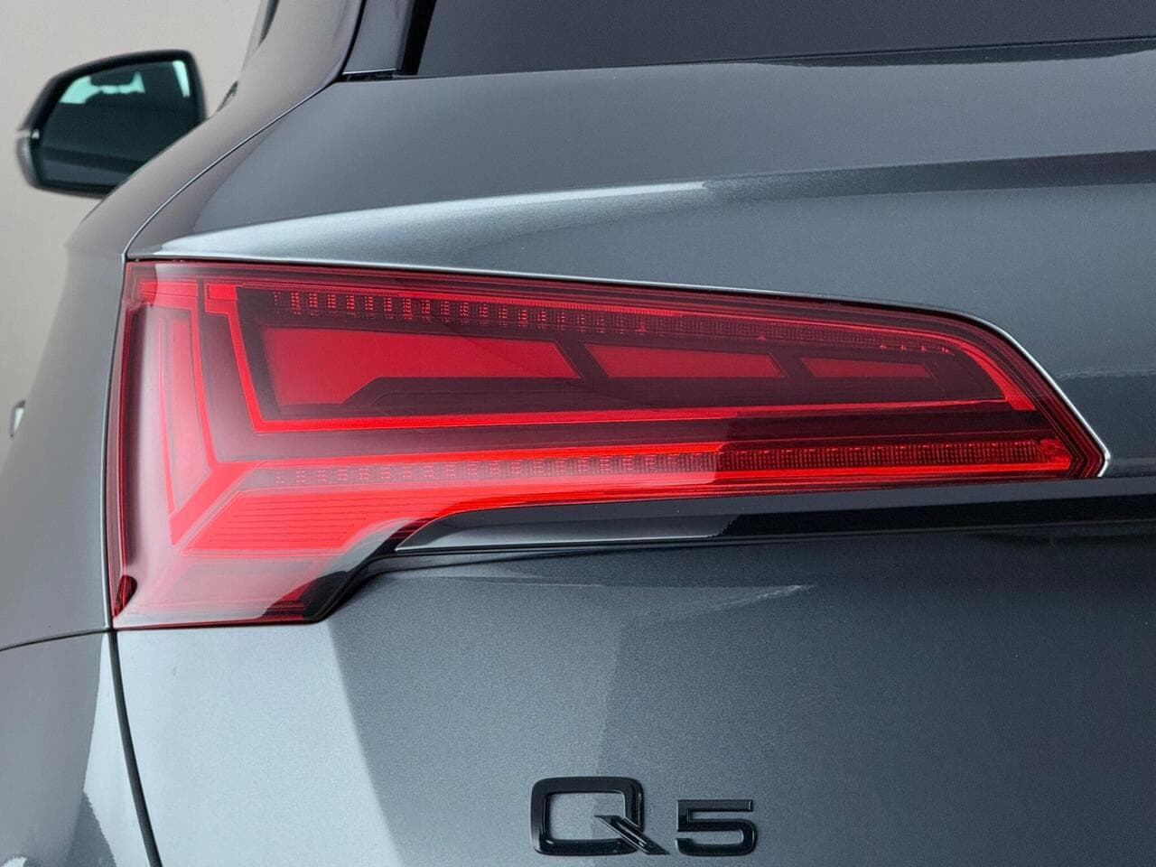 Audi Q5 thumbnail Lights Rear