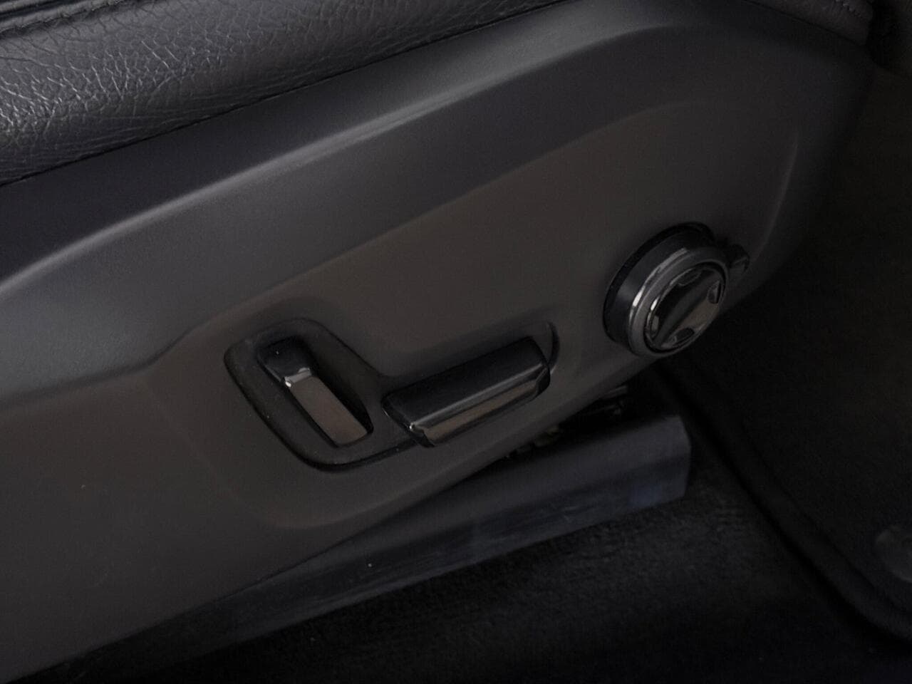 Volvo XC60 thumbnail Misc Controls