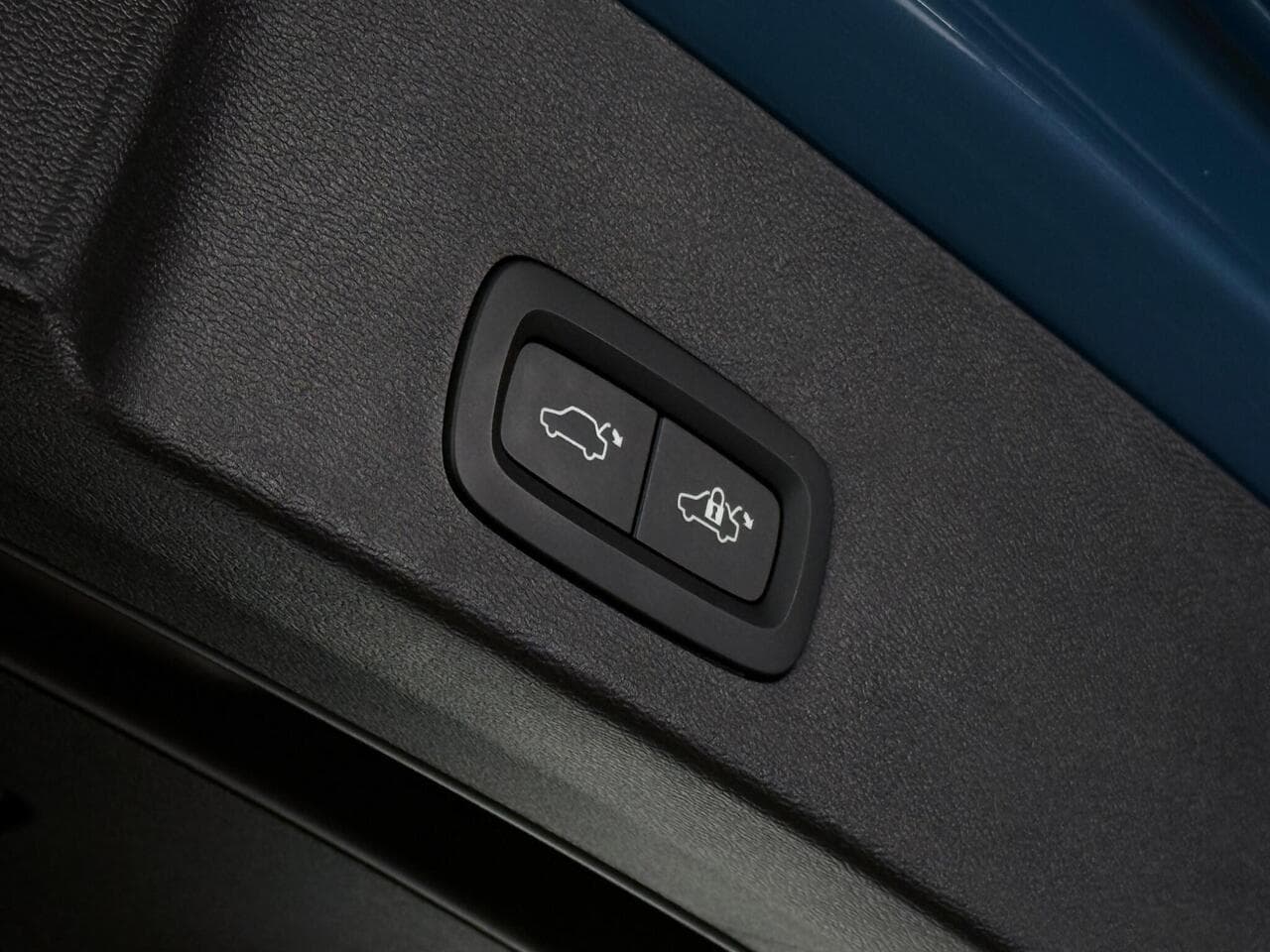 Volvo XC40 thumbnail Misc Controls