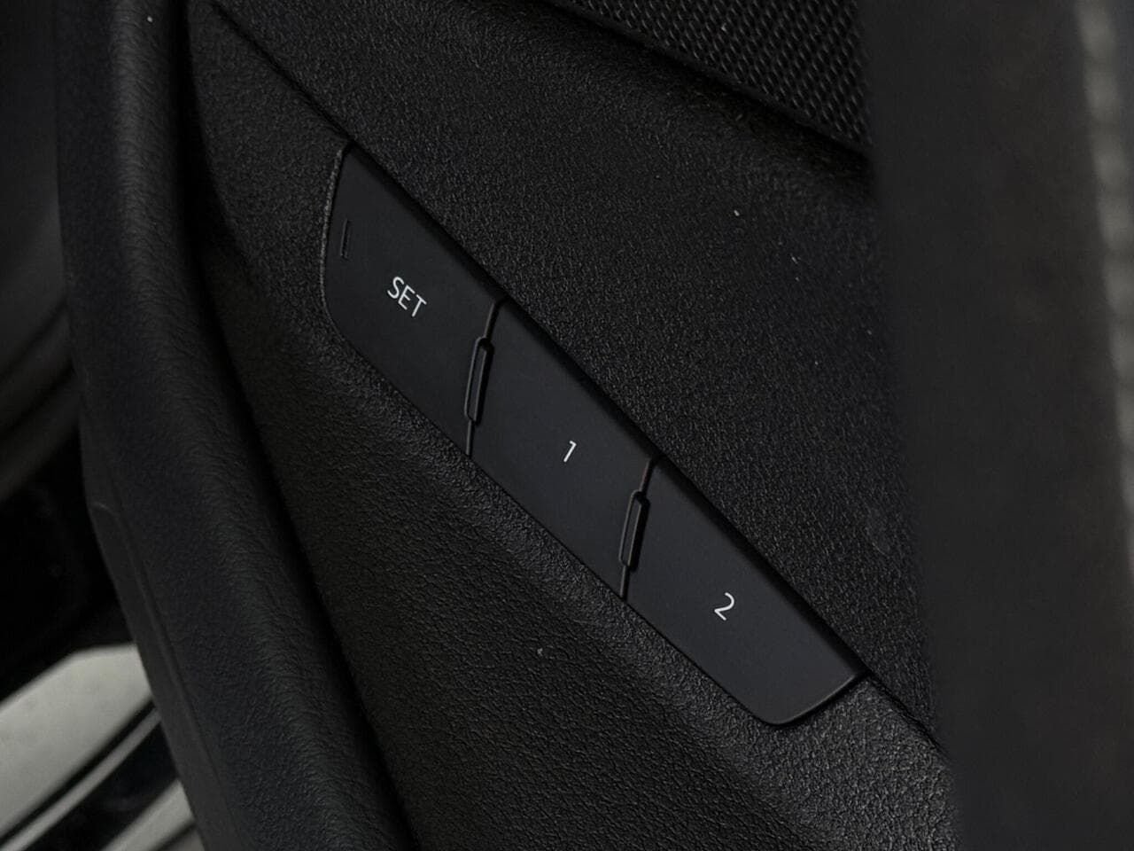 Audi e-tron thumbnail Misc Controls