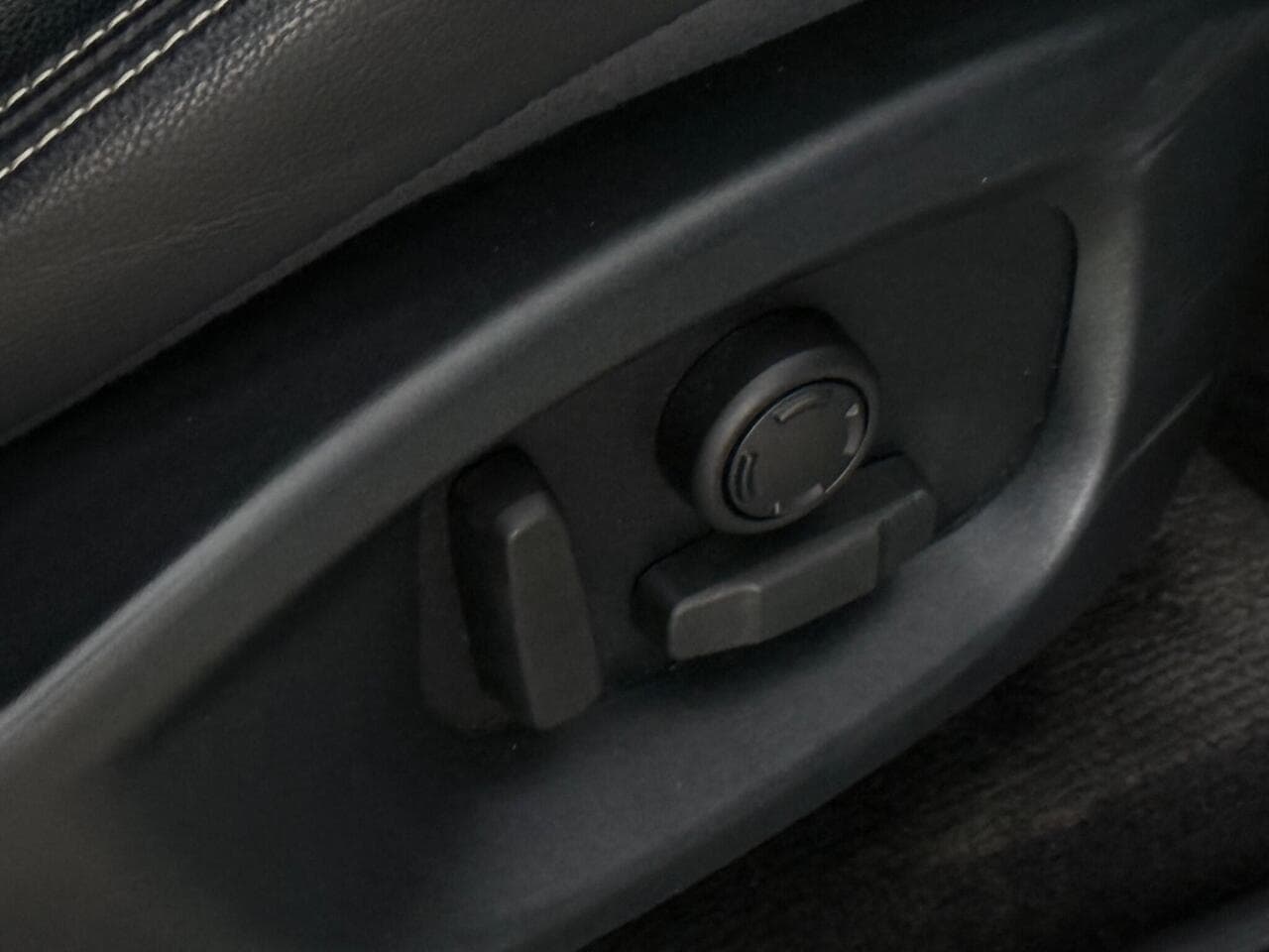 Jaguar E-PACE thumbnail Misc Controls