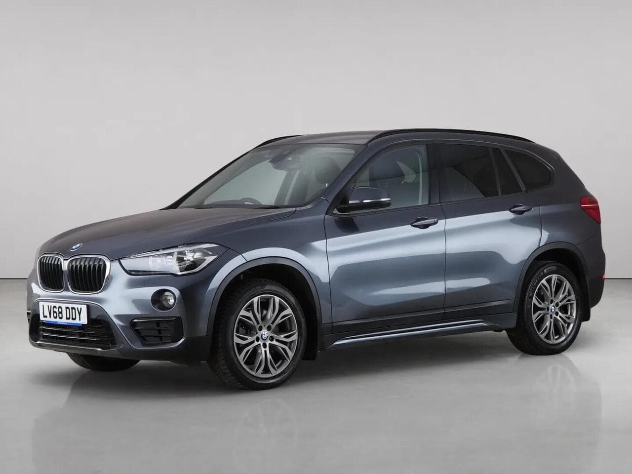 BMW X1 thumbnail Front Left