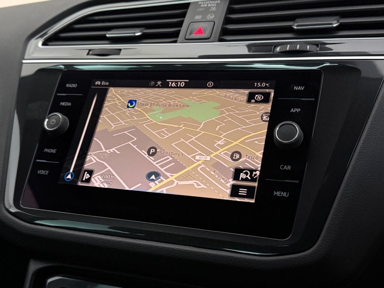 Volkswagen Tiguan thumbnail Infotainment System