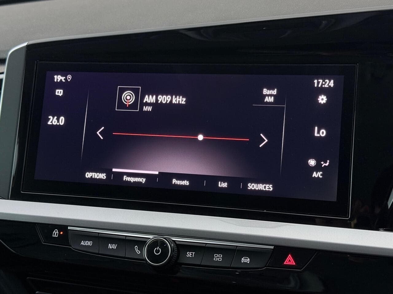 Vauxhall Grandland thumbnail Infotainment System