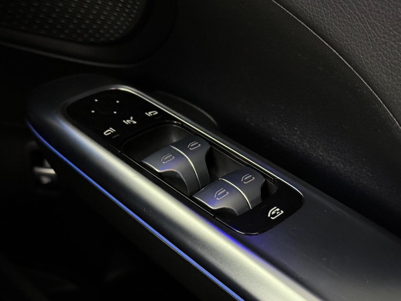 Mercedes-Benz C Class thumbnail Misc Controls