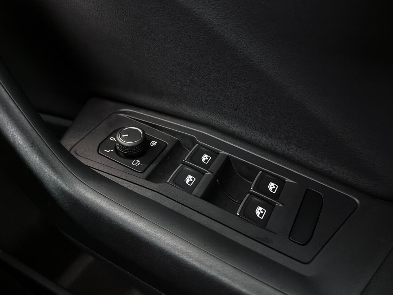 Volkswagen T-Roc thumbnail Misc Controls