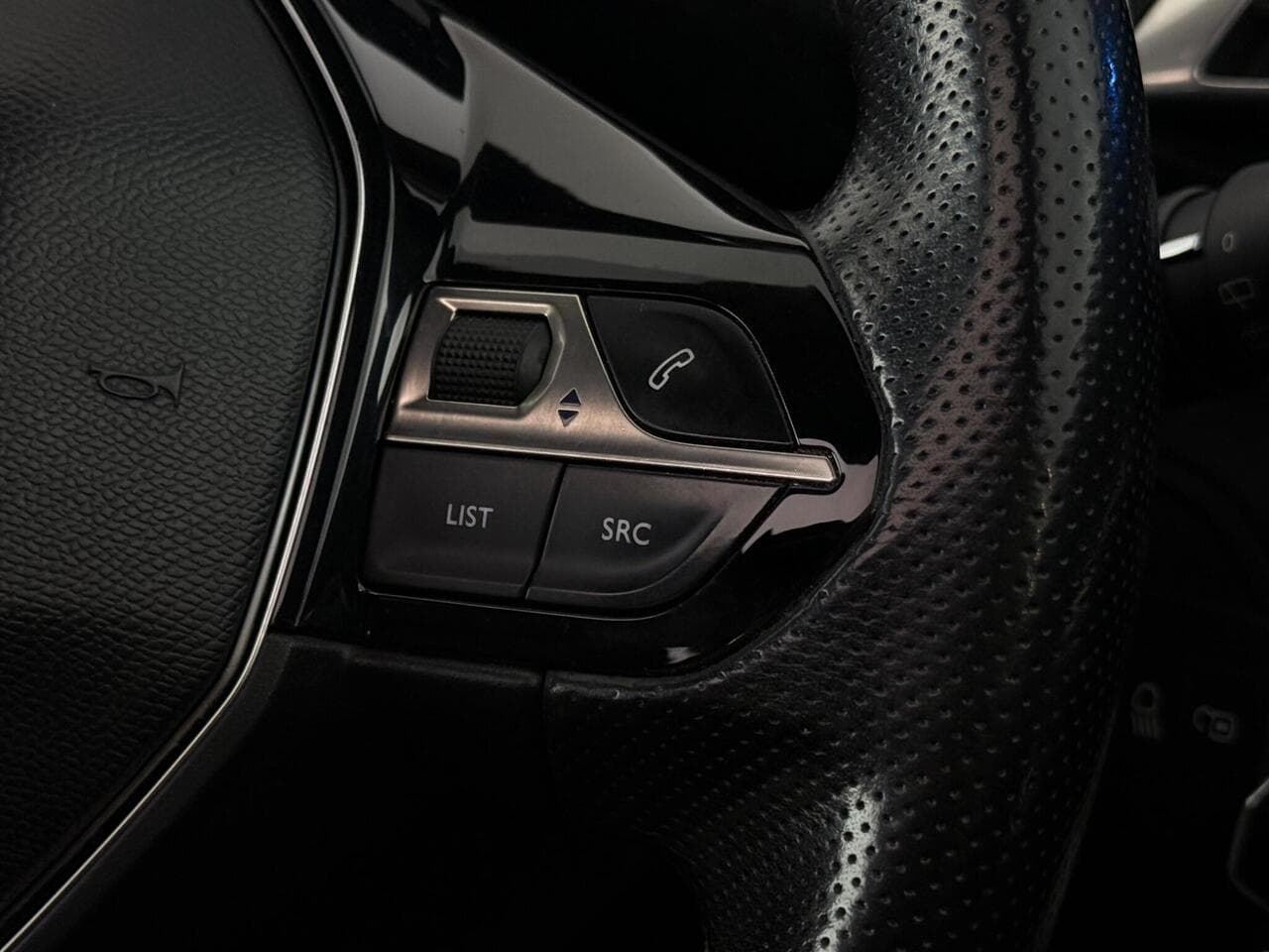 Peugeot 3008 thumbnail Misc Controls