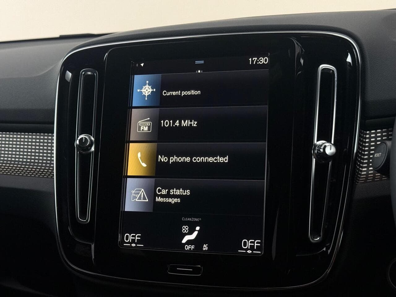 Volvo XC40 thumbnail Infotainment System