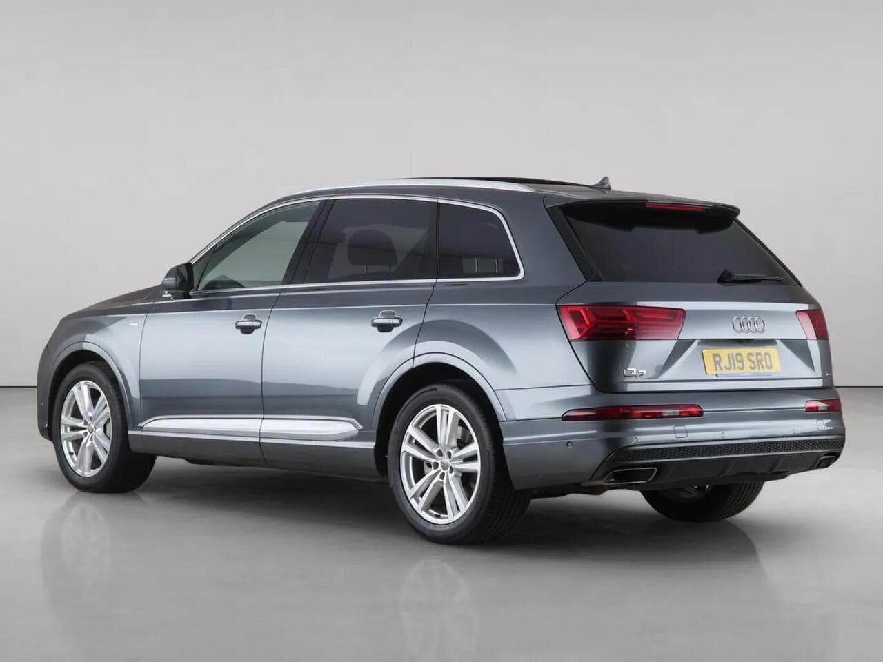 Audi Q7 thumbnail Rear Left