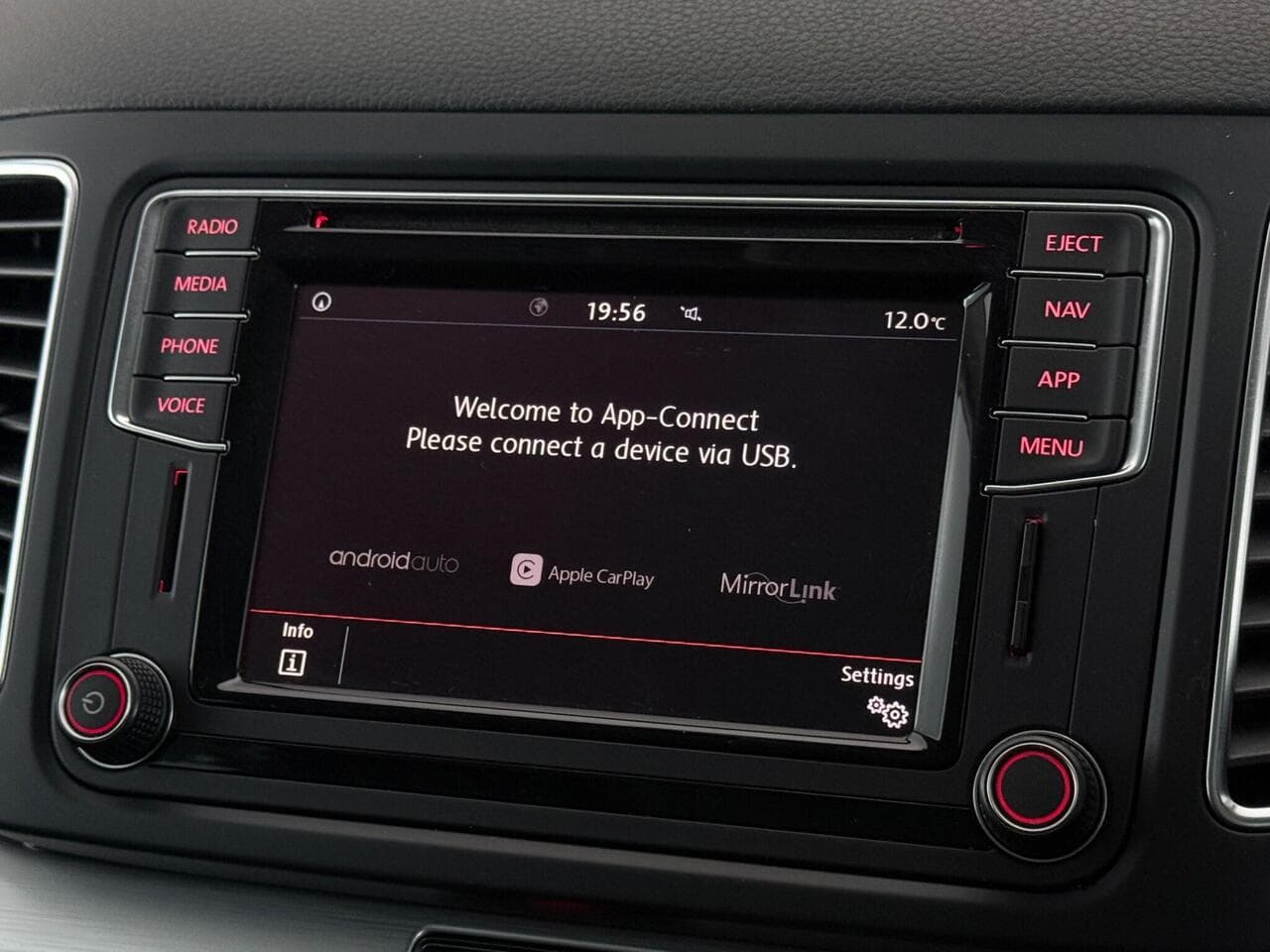 Volkswagen Sharan thumbnail Infotainment System