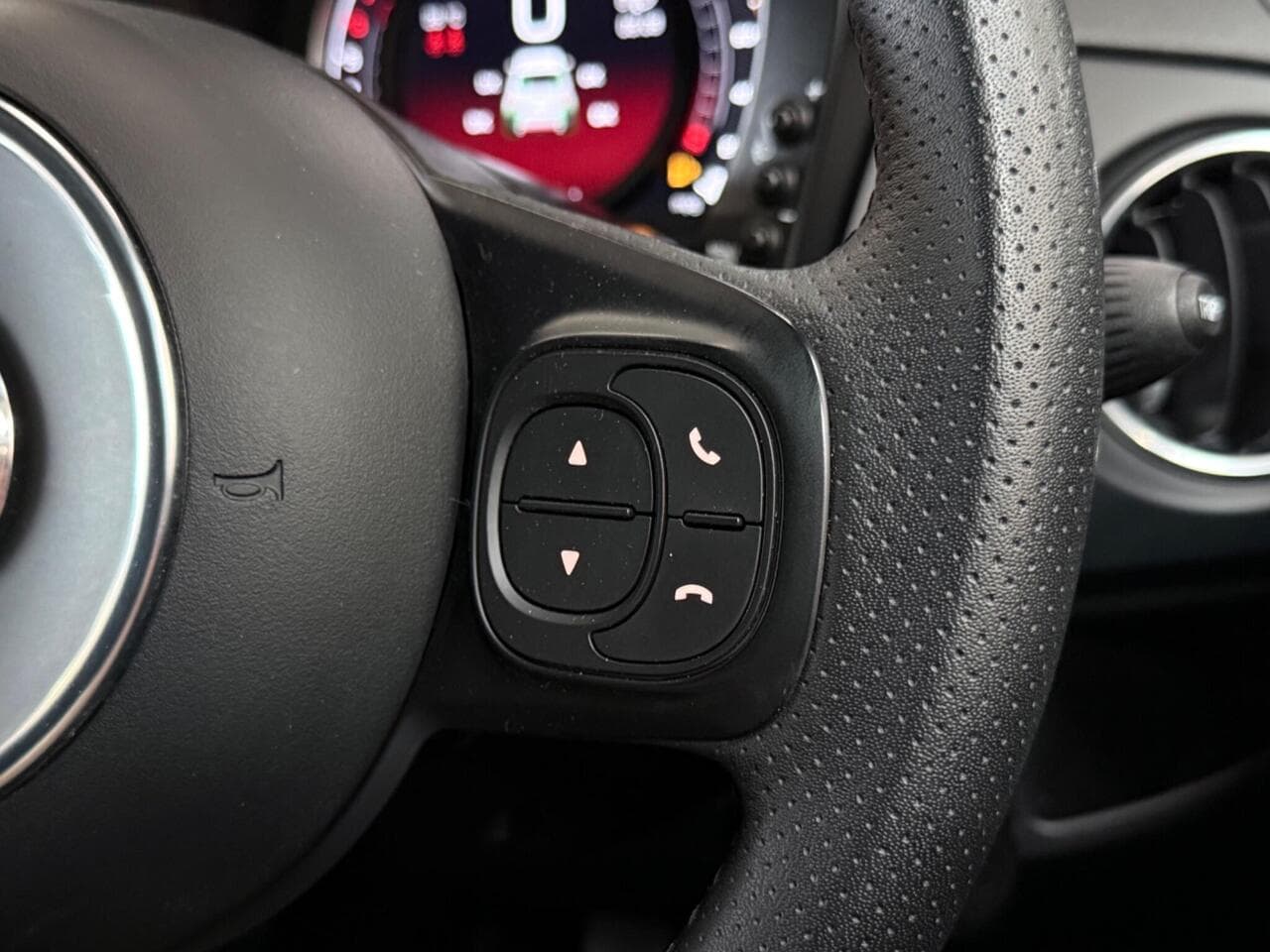 Abarth 595 thumbnail Misc Controls