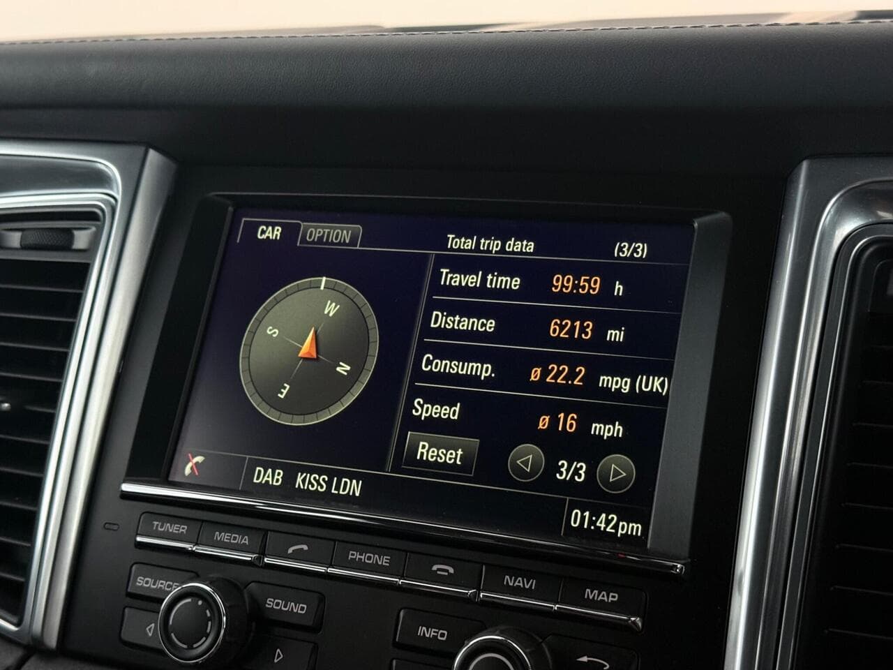 Porsche Macan thumbnail Infotainment System