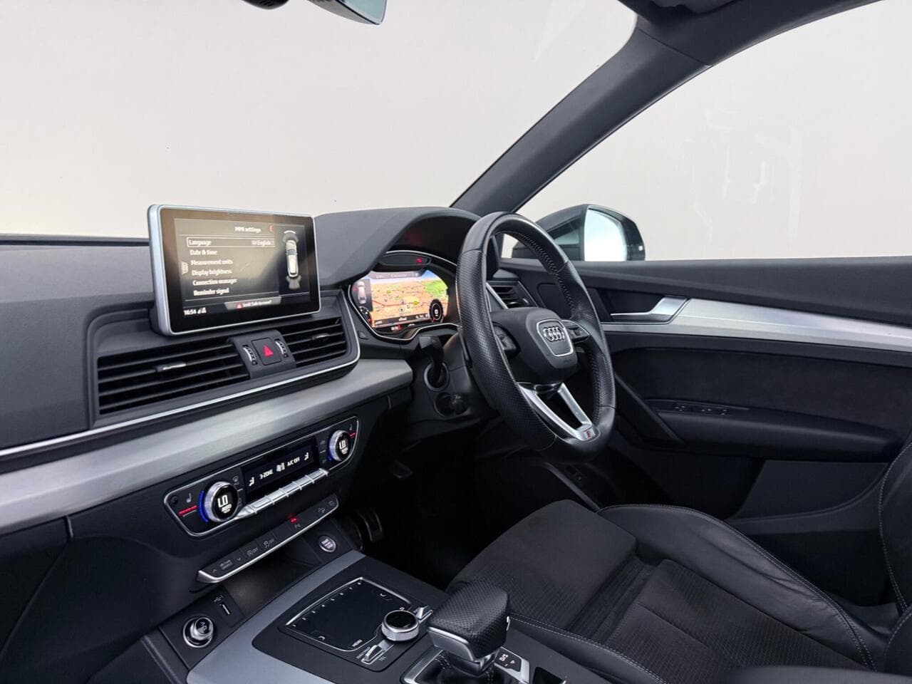 Audi Q5 thumbnail Interior Front