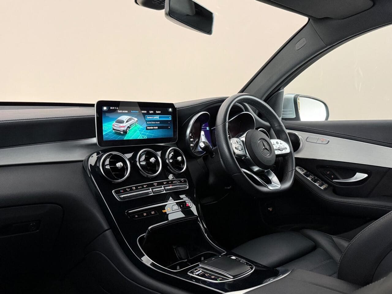 Mercedes-Benz GLC thumbnail Interior Front