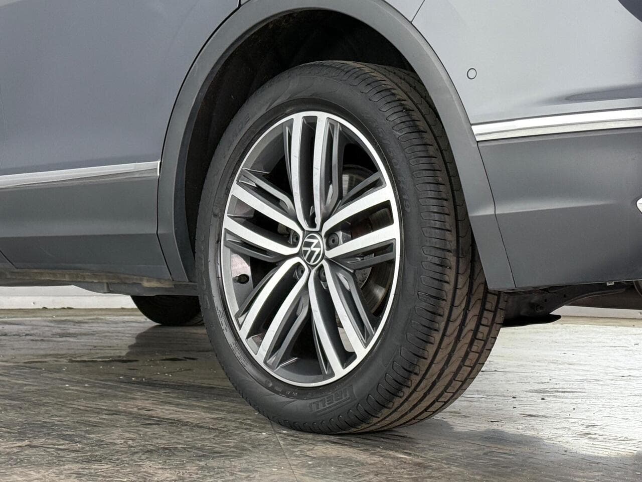 Volkswagen Tiguan thumbnail Wheel