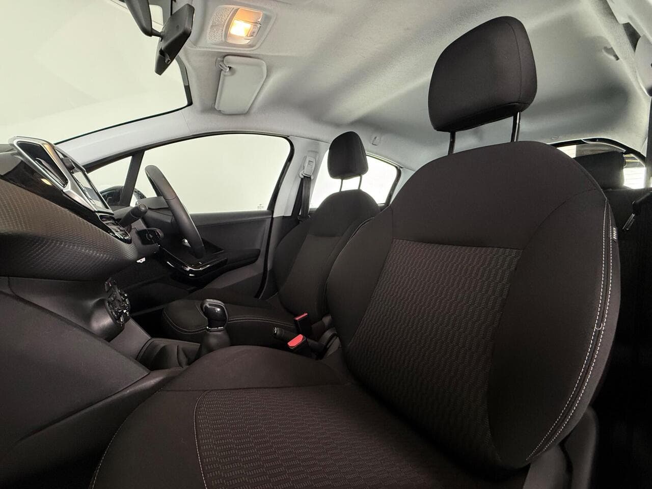 Peugeot 208 thumbnail Seat Front Passenger