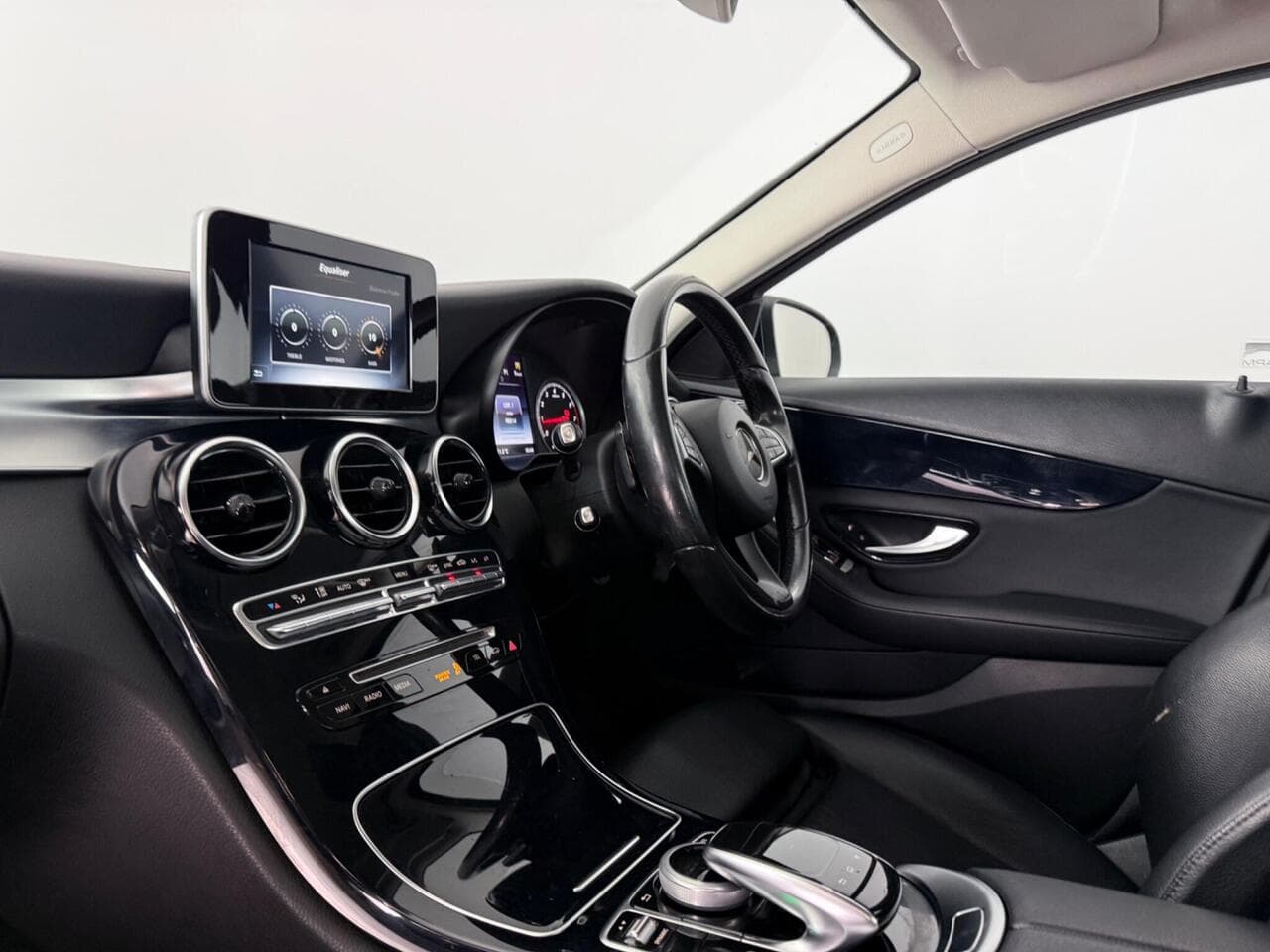 Mercedes-Benz C Class thumbnail Interior Front