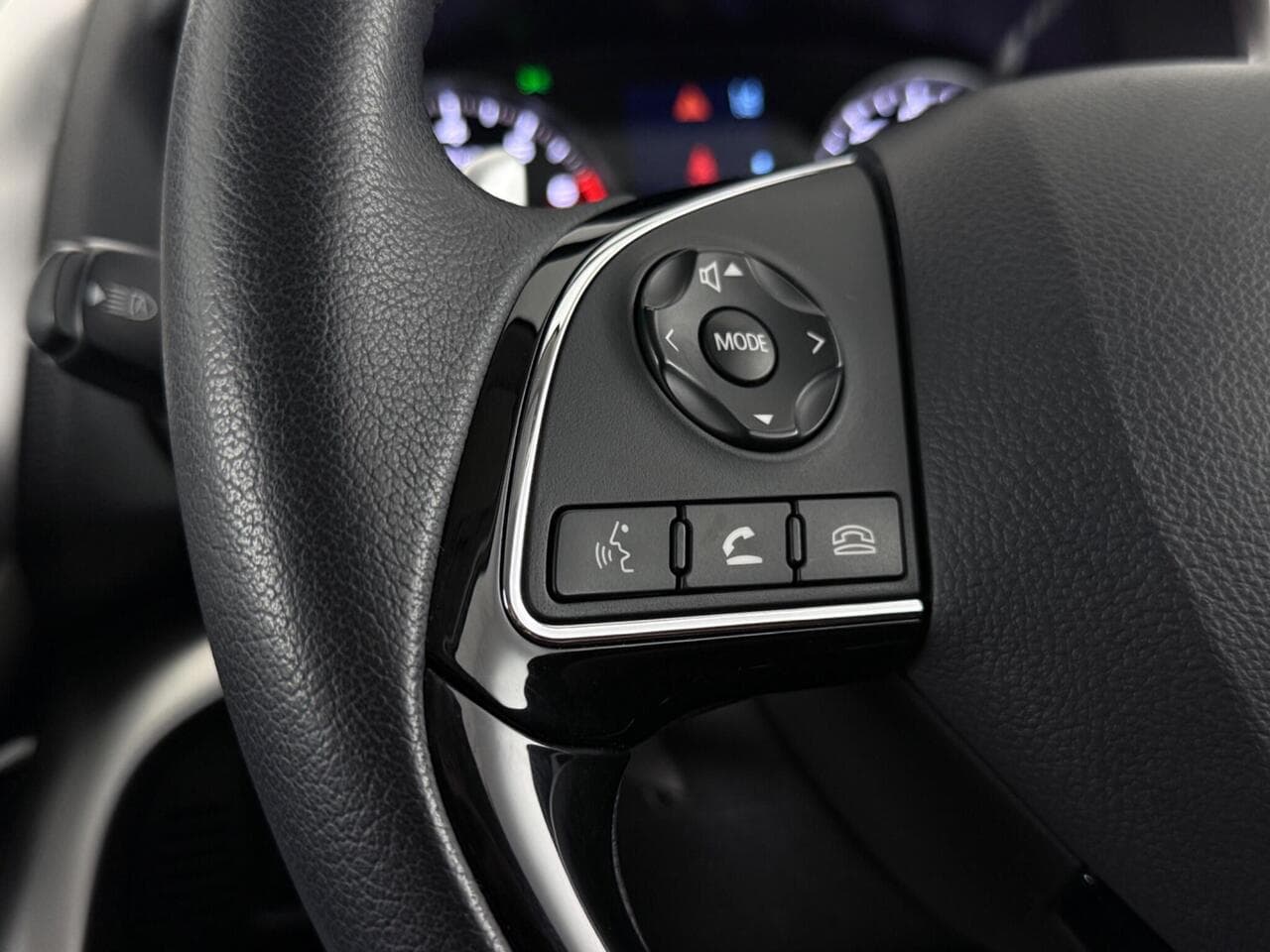 Mitsubishi Eclipse Cross thumbnail Misc Controls