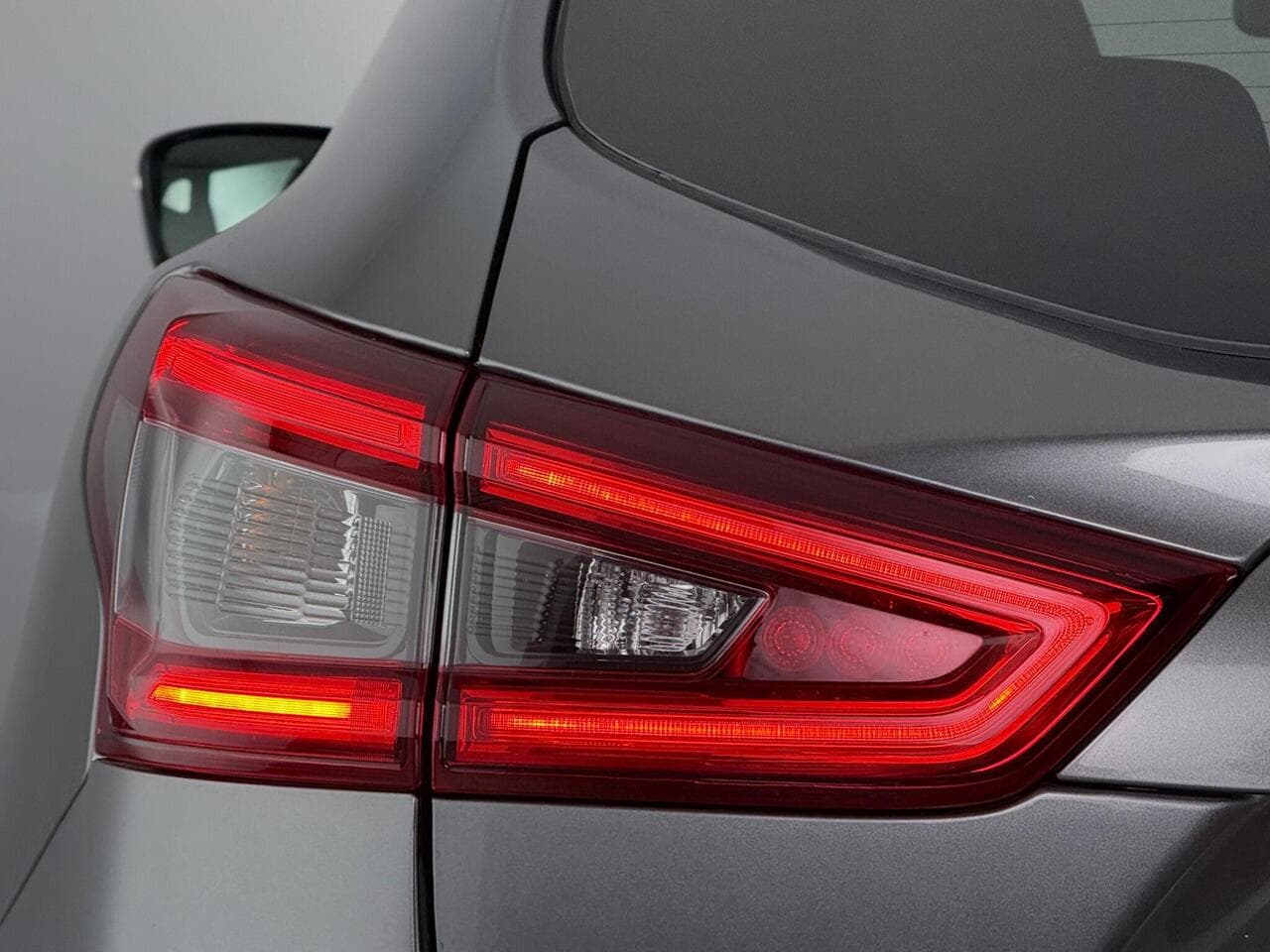Nissan Qashqai thumbnail Lights Rear