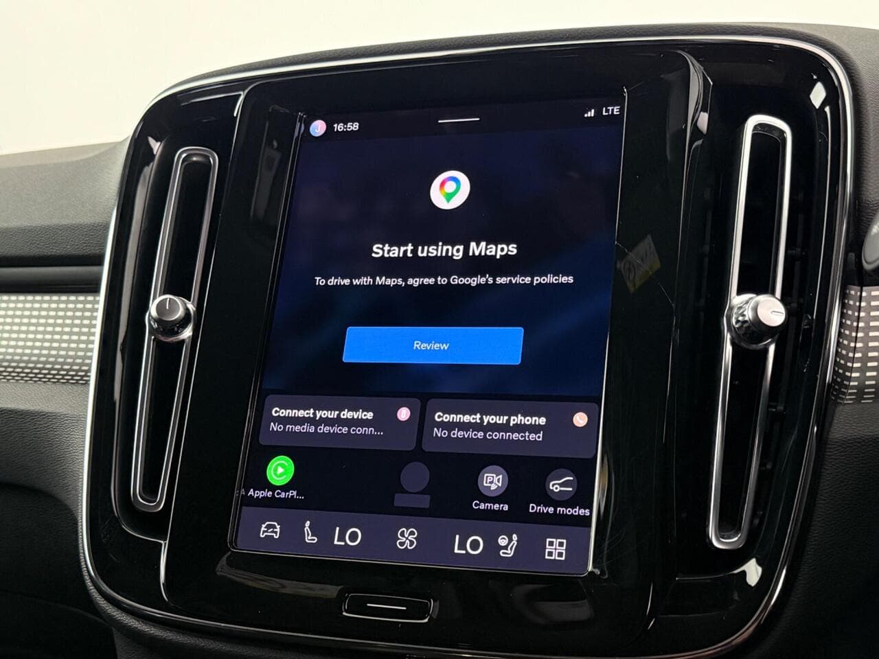 Volvo XC40 thumbnail Infotainment System