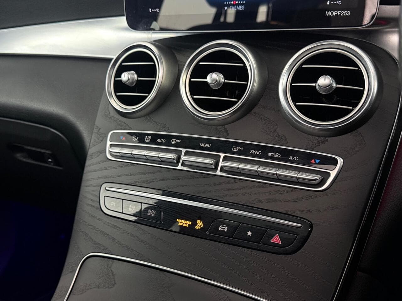 Mercedes-Benz GLC thumbnail Misc Controls