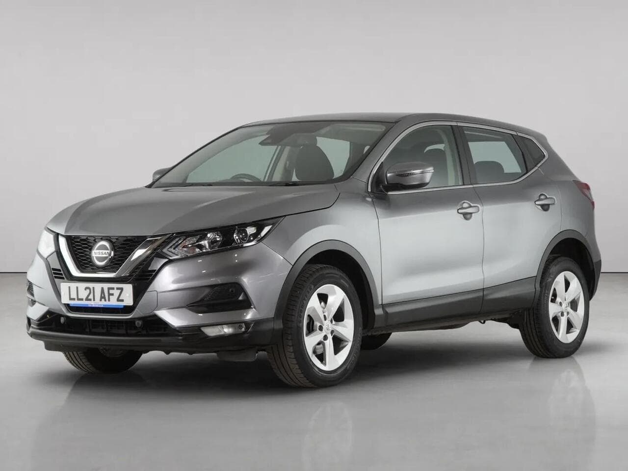 Nissan Qashqai thumbnail Front Left