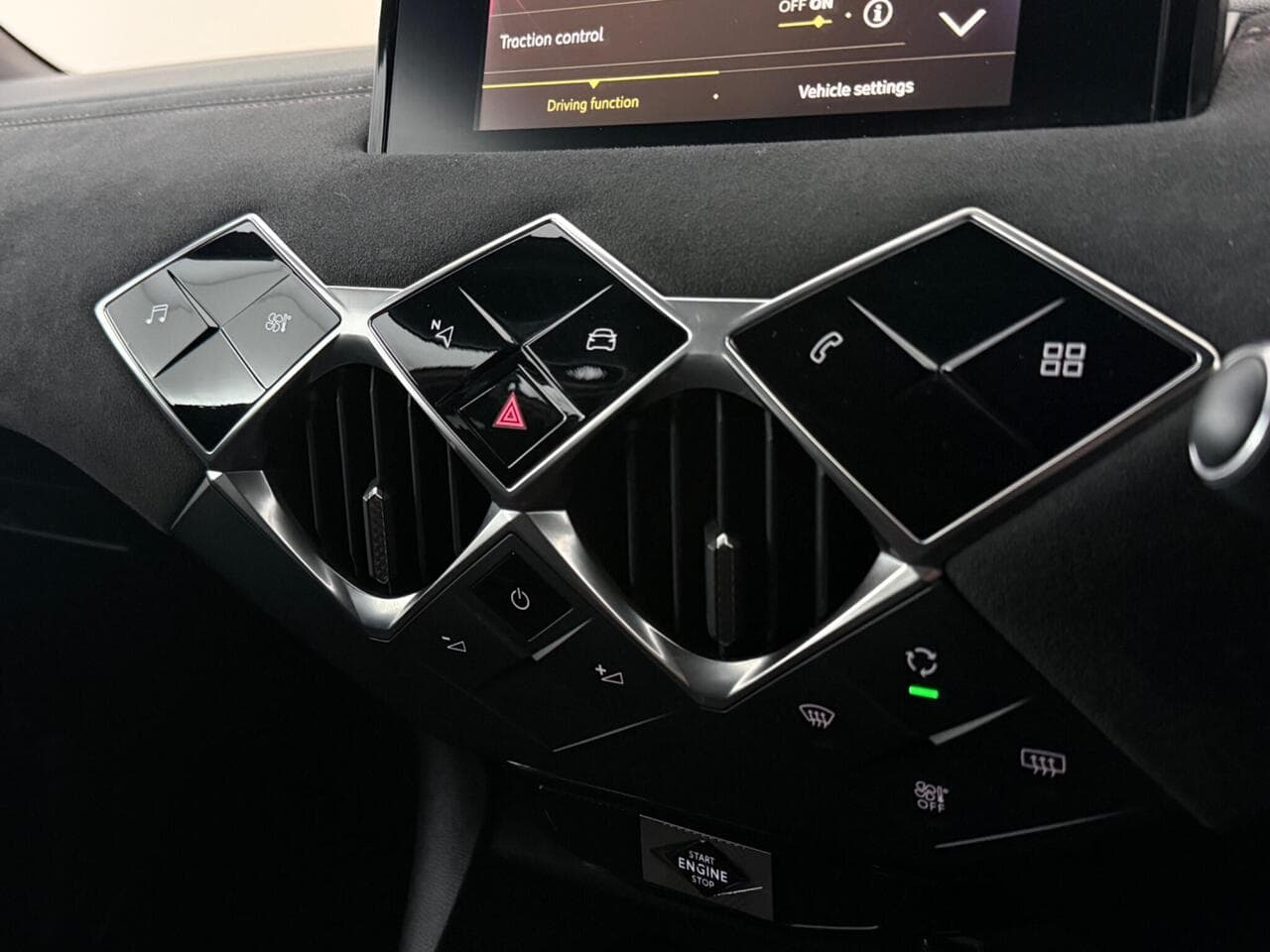 DS AUTOMOBILES DS 3 CROSSBACK thumbnail Inconclusive
