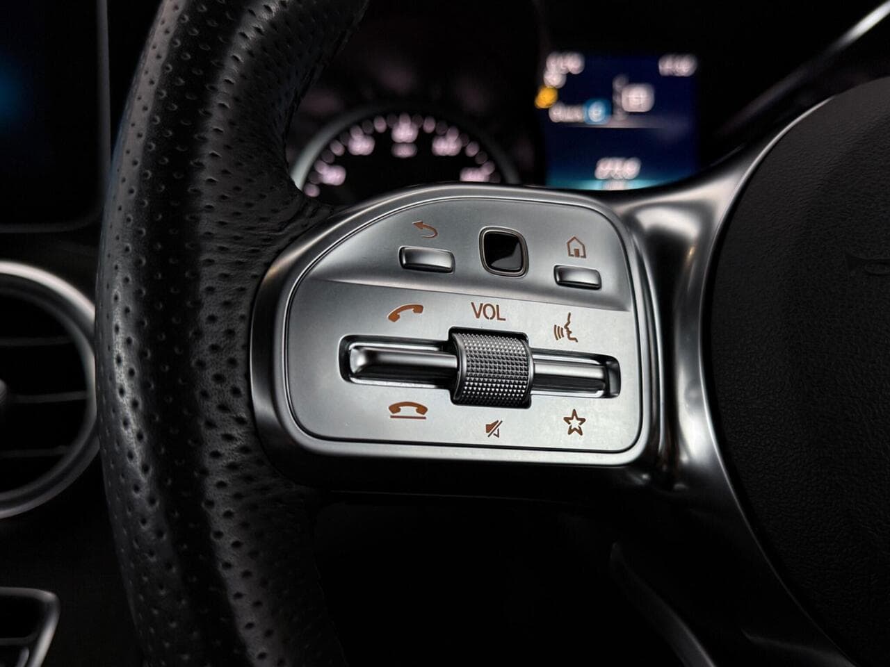 Mercedes-Benz GLC thumbnail Misc Controls
