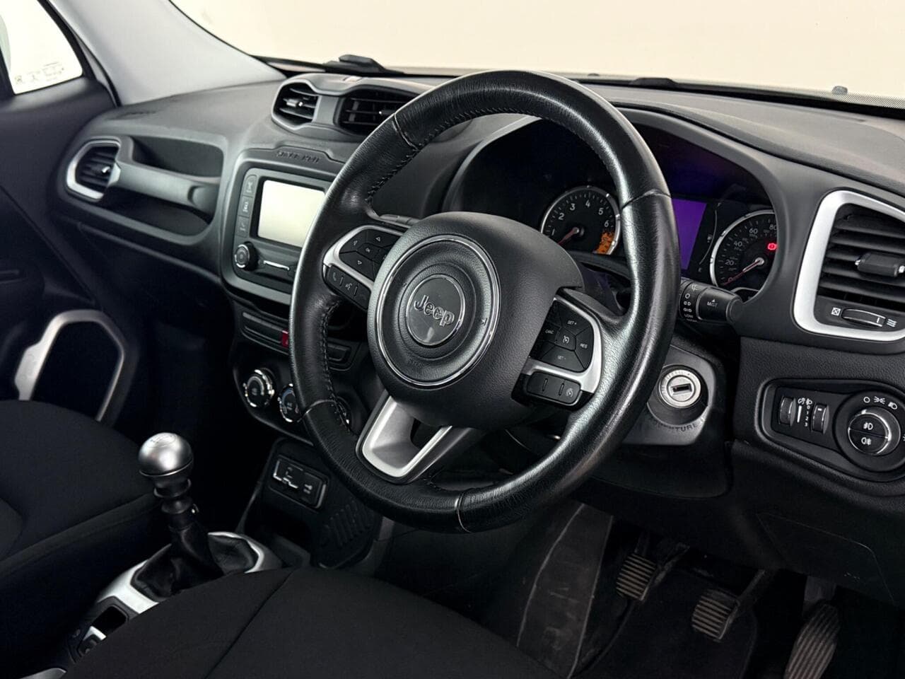 Jeep Renegade thumbnail Interior Front