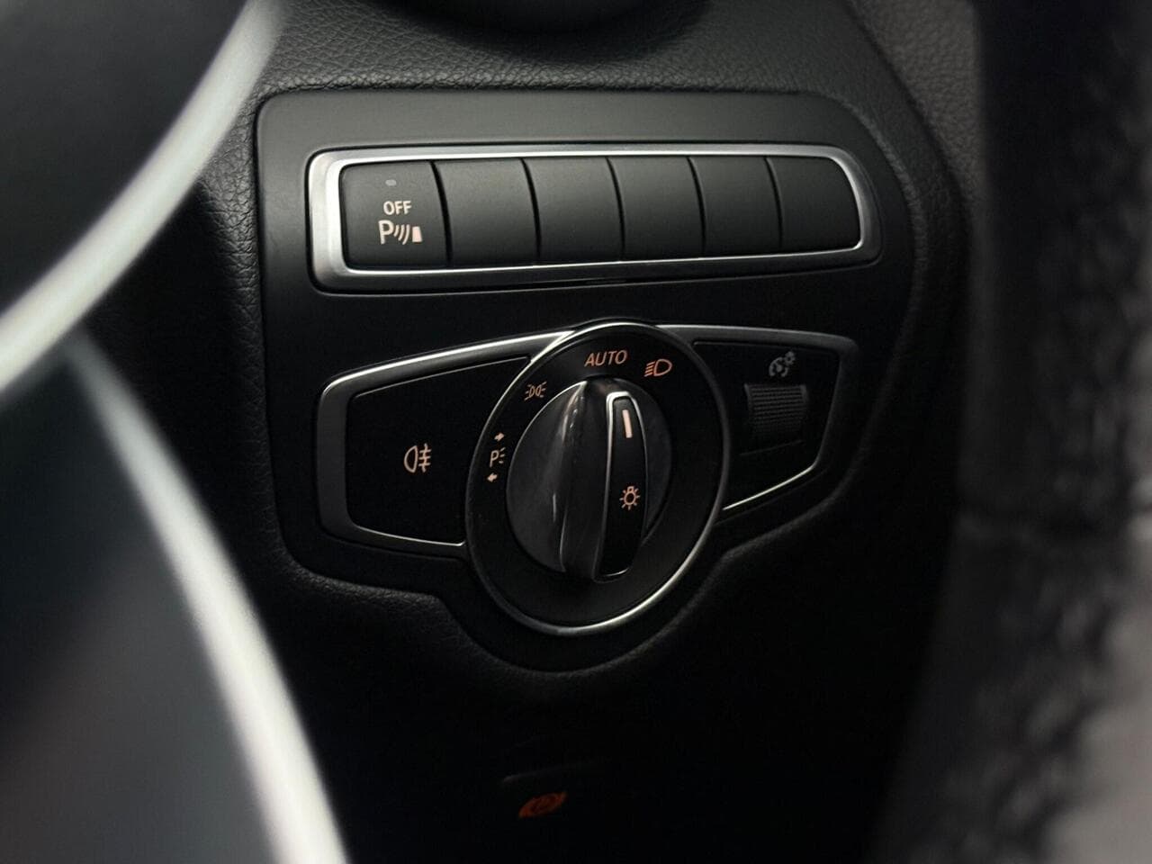 Mercedes-Benz C Class thumbnail Misc Controls