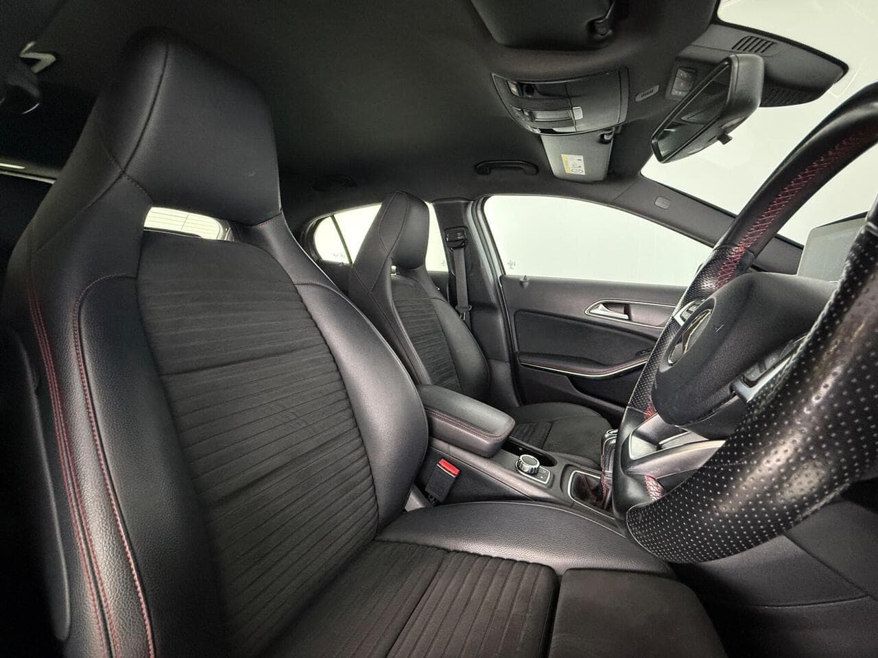 Mercedes-Benz GLA thumbnail Seat Driver