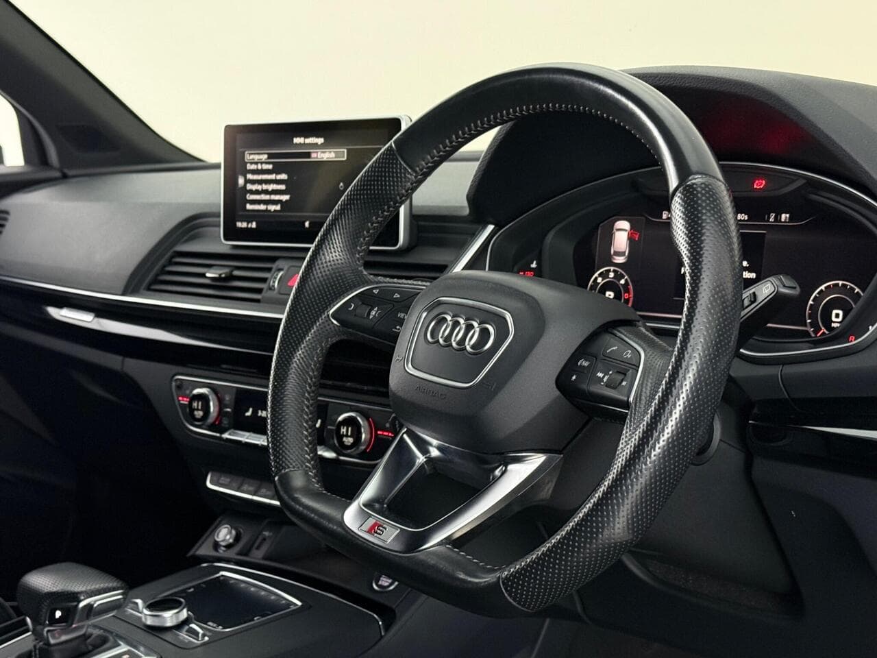 Audi Q5 thumbnail Steering Wheel