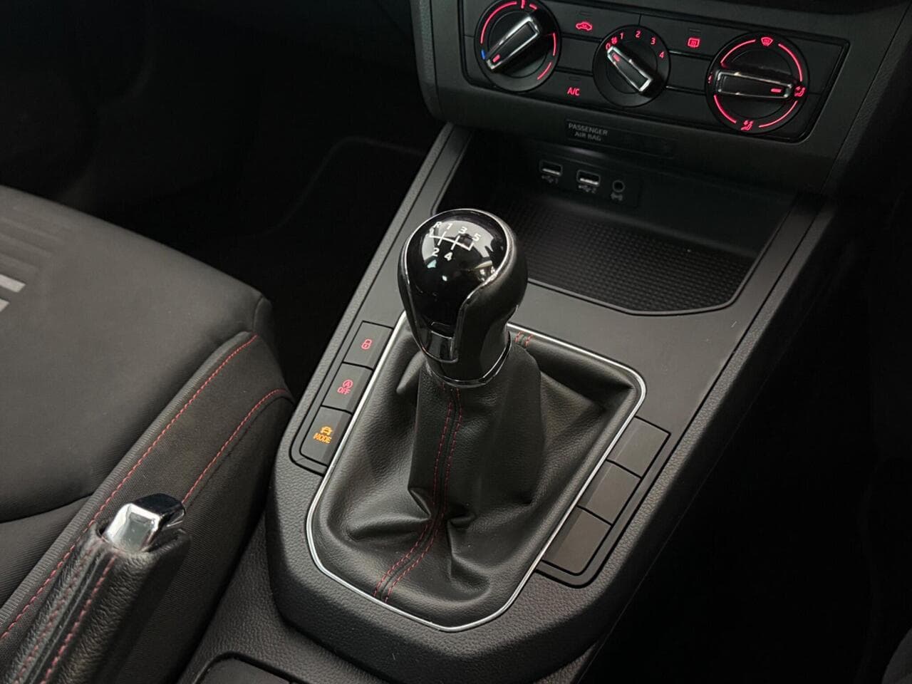 SEAT Ibiza thumbnail Interior Front