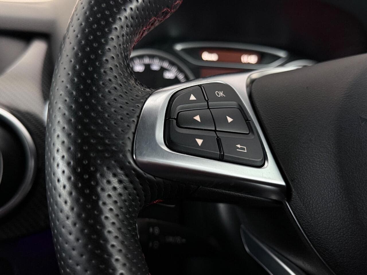 Mercedes-Benz B Class thumbnail Misc Controls