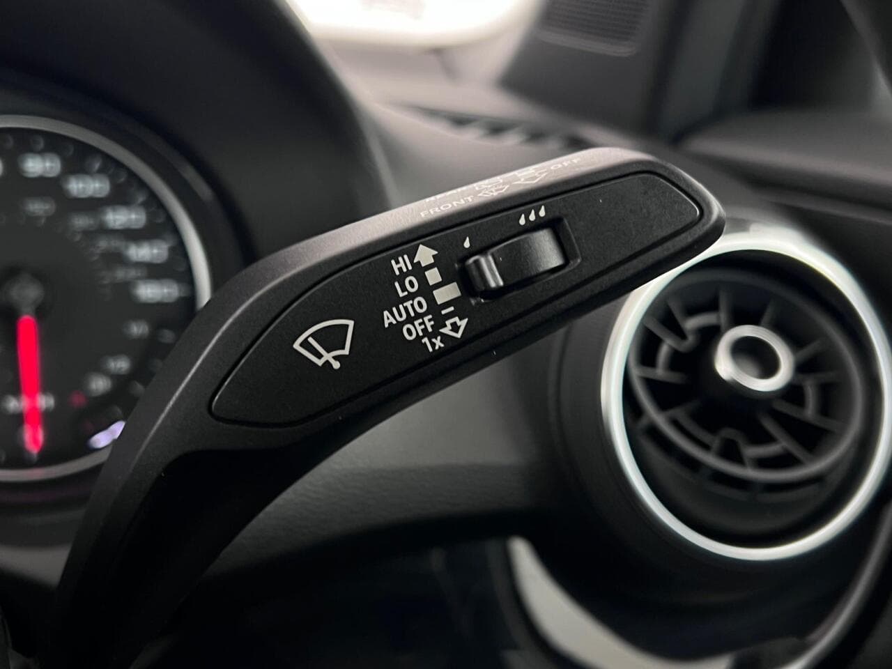 Audi Q2 thumbnail Misc Controls