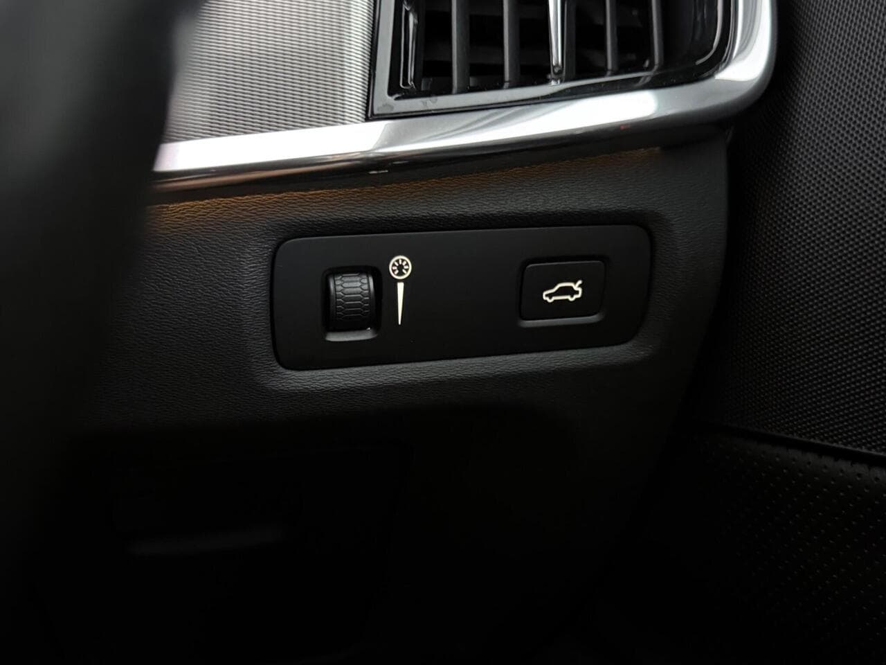 Volvo S90 thumbnail Misc Controls