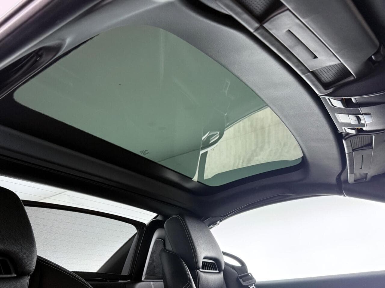 Mercedes-Benz SLC thumbnail Roof