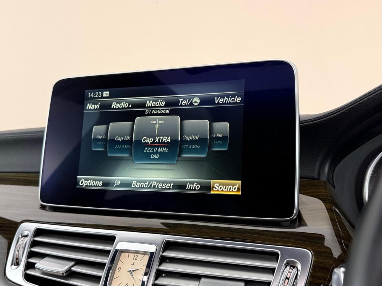 Mercedes-Benz CLS thumbnail Infotainment System