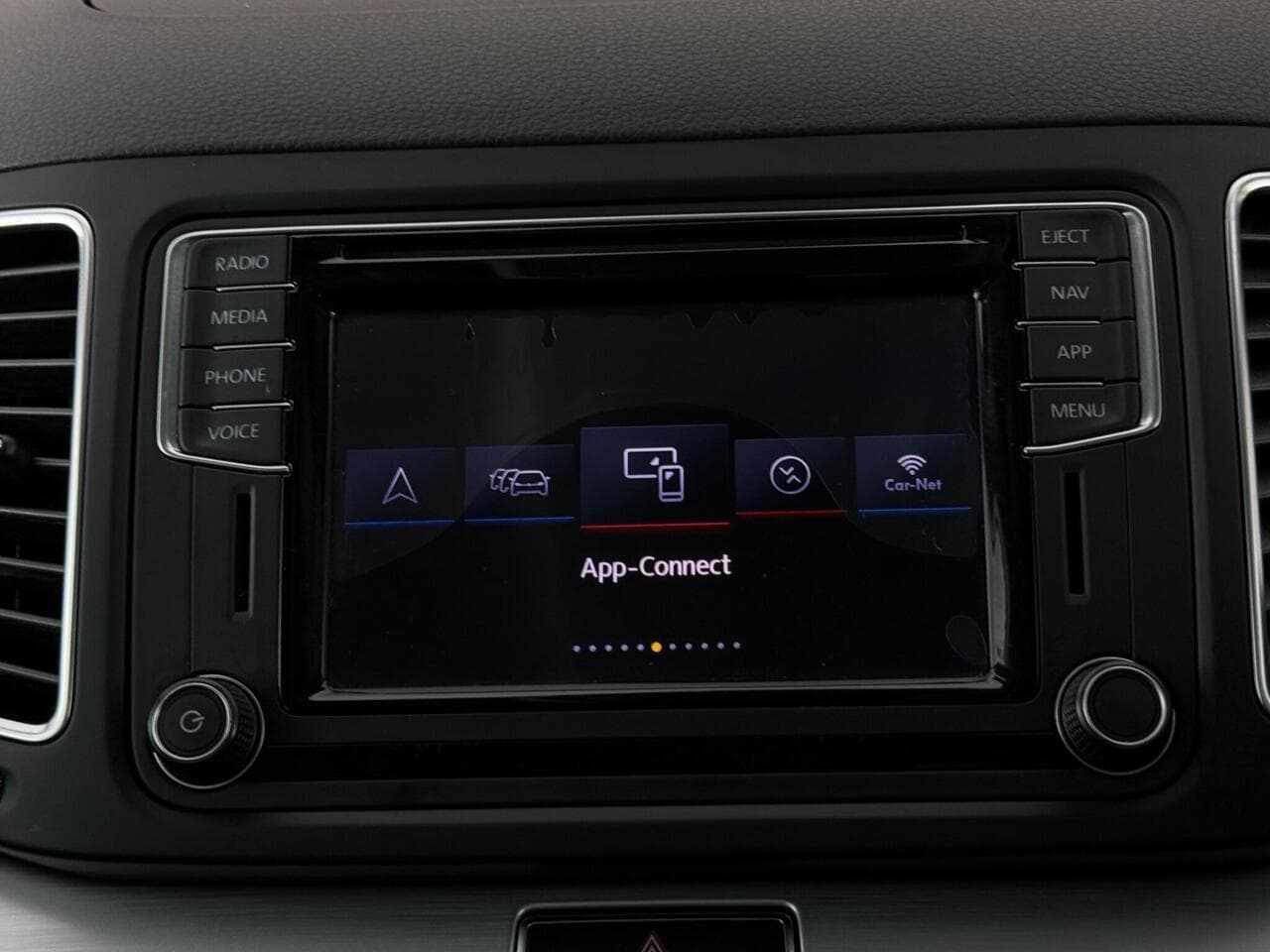 Volkswagen Sharan thumbnail Infotainment System
