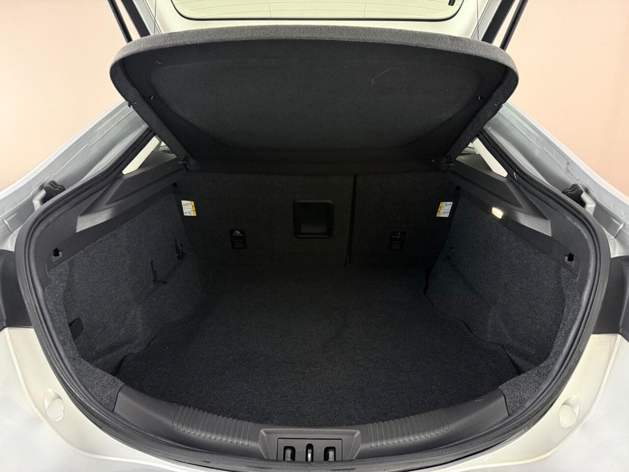 Ford Mondeo thumbnail Boot