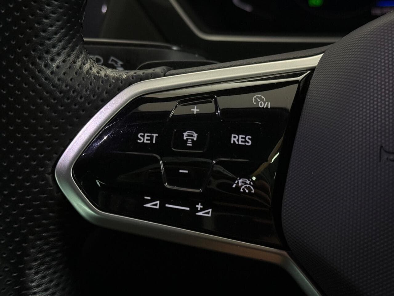 Volkswagen Tiguan thumbnail Misc Controls