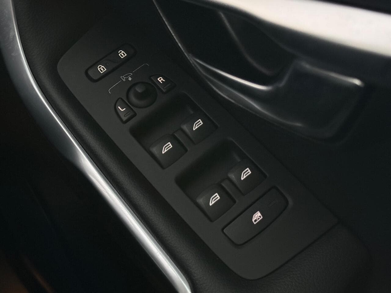 Volvo V40 Cross Country thumbnail Inconclusive