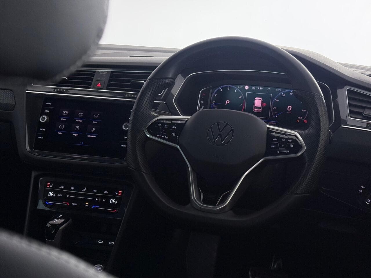 Volkswagen Tiguan thumbnail Steering Wheel