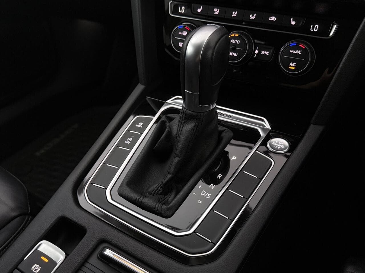 Volkswagen Arteon thumbnail Interior Front