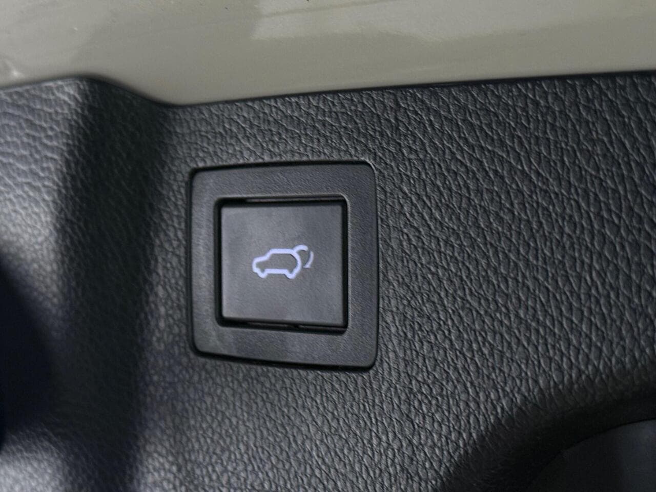 Hyundai Santa Fe thumbnail Misc Controls