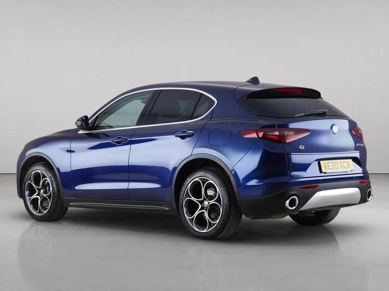 Alfa Romeo Stelvio thumbnail Rear Left